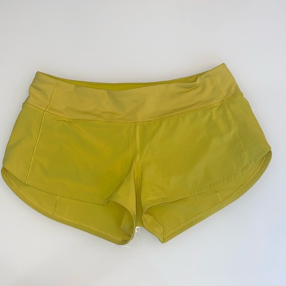 Lululemon size 6 speed up short in yellow, 2.5" inseam